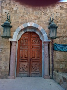 Entrance to Sidon's Great Mosque, once the Church of St John of the Knights Hospitaller, restored by Rafiq al-Hariri and winner of the 1989 Aga Khan Award for Architecture [DD, 2014] 