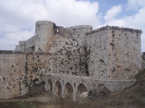 Krak des Chevaliers and its aqueduct [DD, 2010]