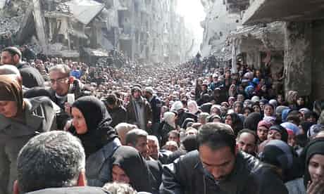 Residents-wait-to-receive-012 Yarmouk