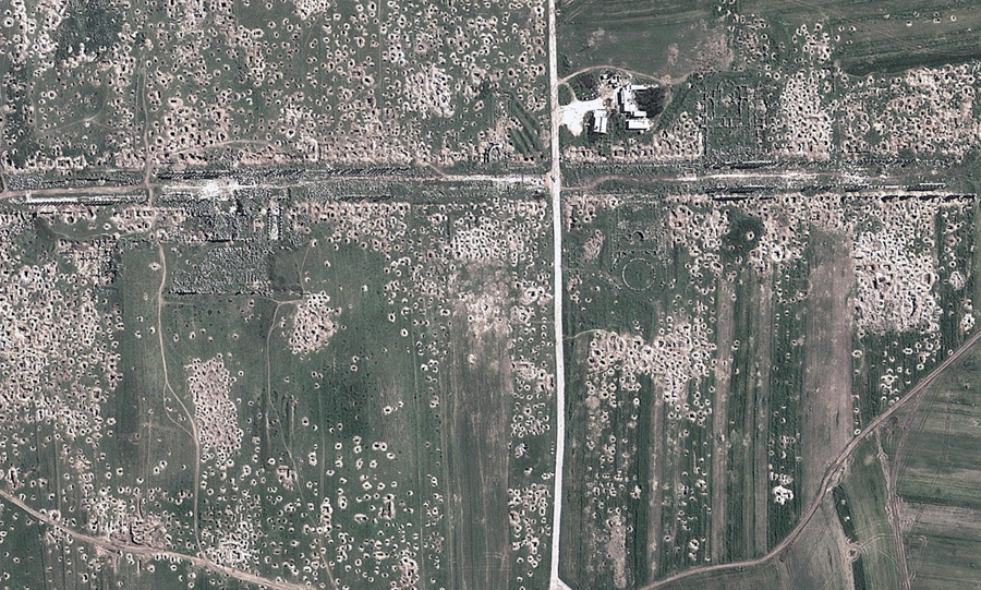 Apamea illicit digging at 4 April 2014, satellite image